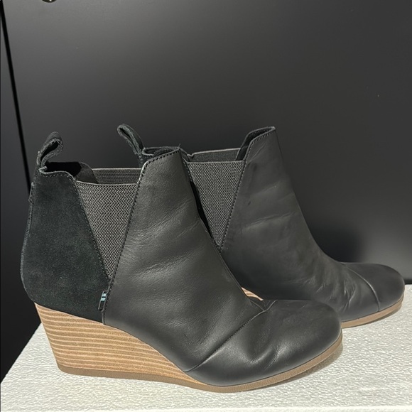 Women’s size 10 | Toms | Black Leather | suede | Wedge Ankle Boots - Picture 1 of 5